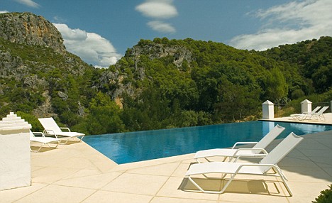 Kilroy villa pool