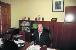 CAMPAIGNER: Mayor Escalona