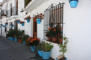 main-piece-mijas-street-with-flower-pots