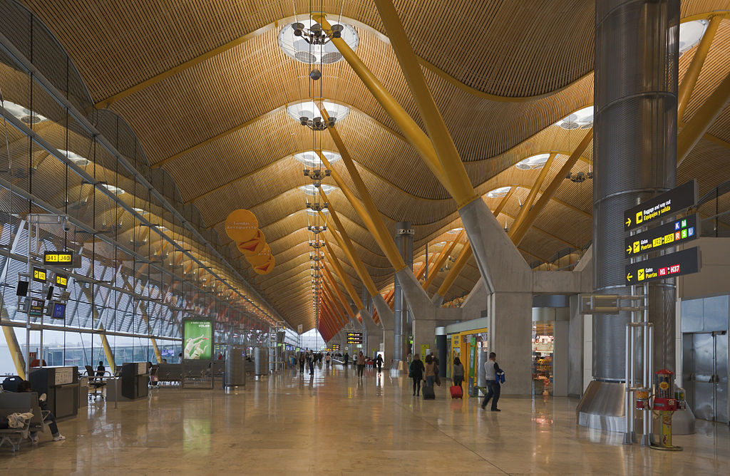1024px Terminal_4_del_aeropuerto_de_madrid Barajas_espa  A_2013 01 09_dd_05