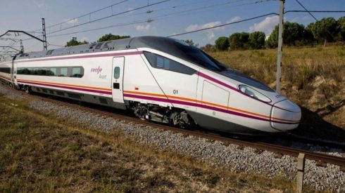 Spain's state train operator Renfe faces EU probe over refusing to supply content to rival online ticket platforms