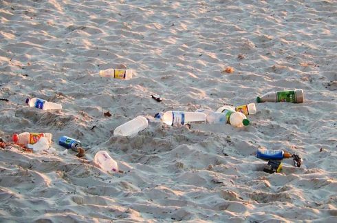 Plastic_bottles_on_beach