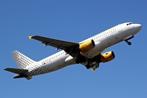 800px Ec Kmi_a320_vueling_scq_02