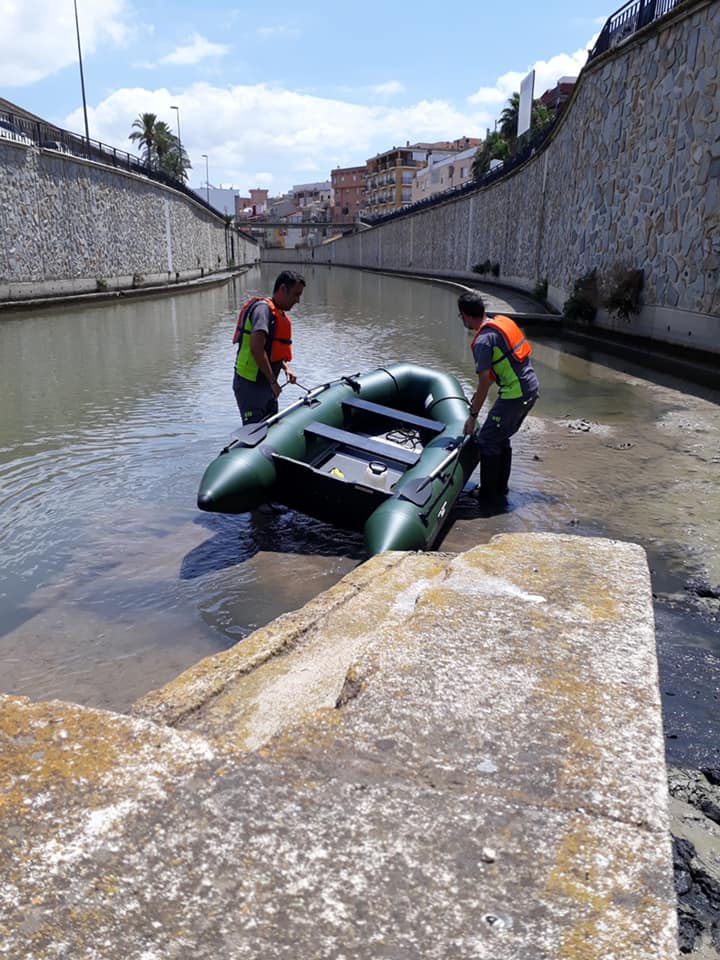 Mosquito War Stepped Up In Spain  S Costa Blanca With Inflatable Boat Used To Help Kill Off Pests Pic Option 1