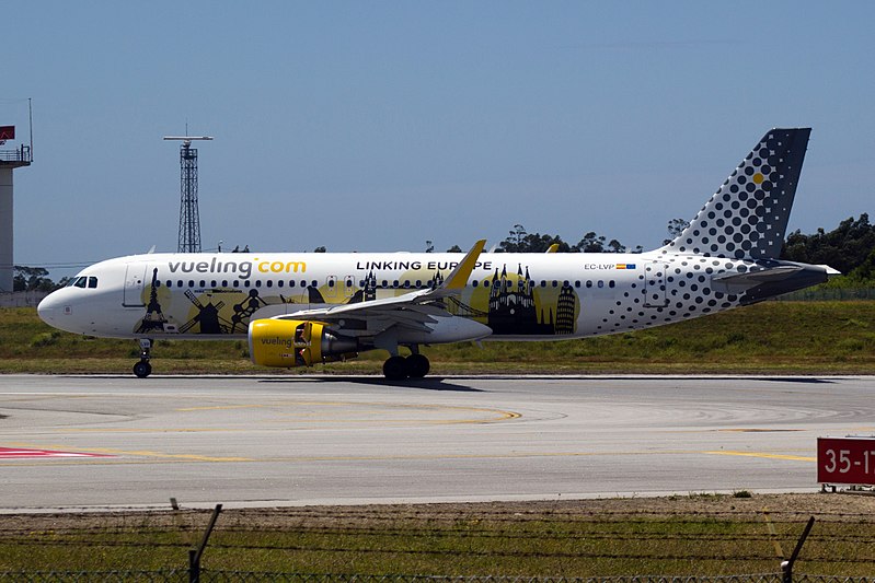 800px Ec Lvp_a320_vueling_opo