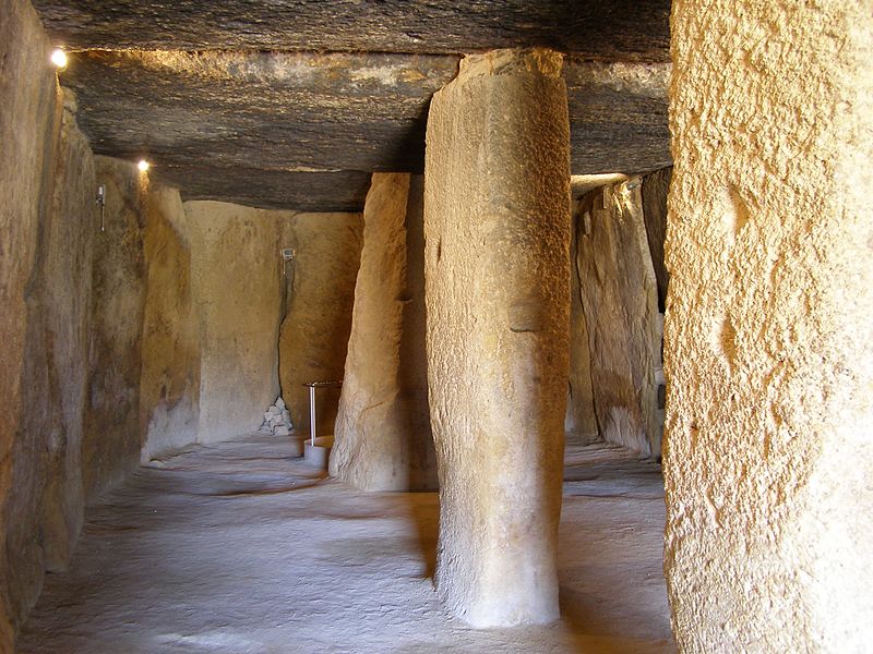 800px Antequera_dolmen_menga_1