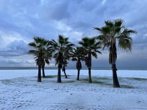 Beach turns white in hailstorm on Costa del Sol