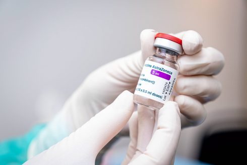 Spain astrazeneca Covid vaccine suspended