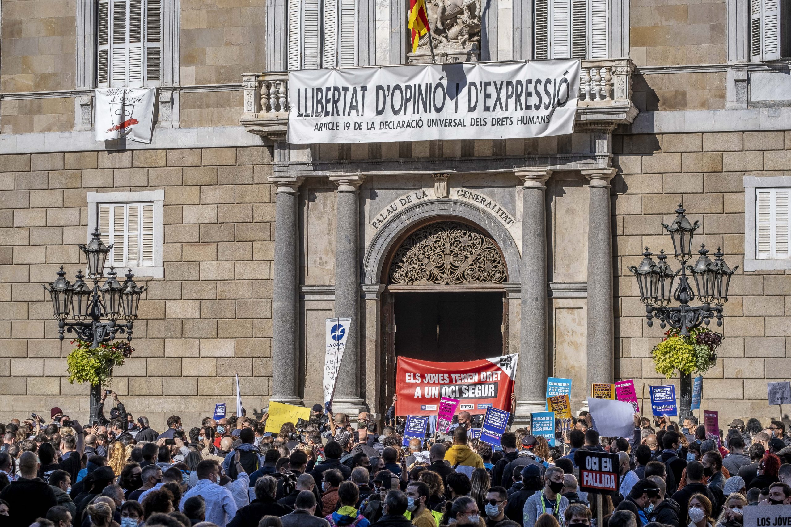 Bar And Restaurant Sector Workers Demonstrate In Barcelona, Spain 