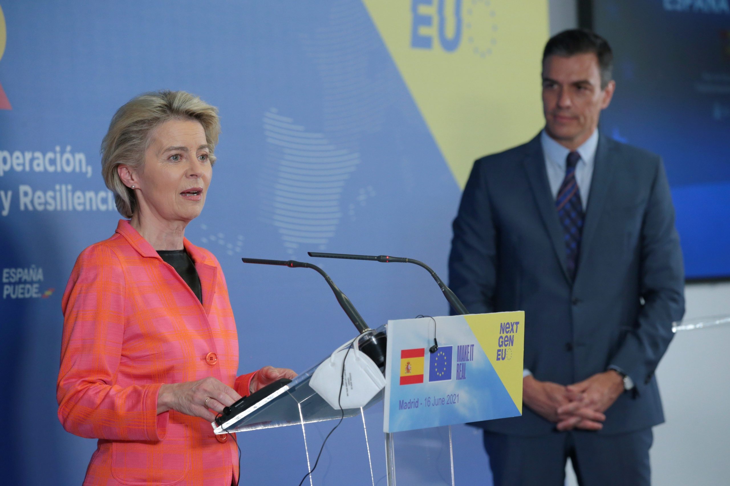 Pedro Sanchez Recibe A Ursula Von Der Leyen En Madrid