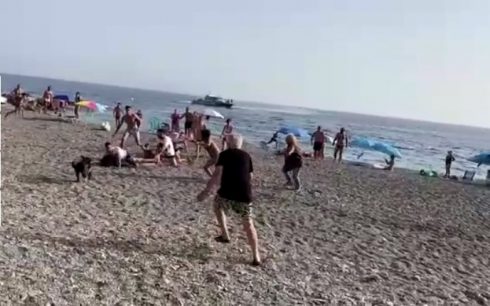 Beachgoers stop drug traffickers granada