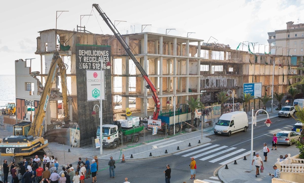 Eyesore Hotel Overlooking A Costa Blanca Beach In Spain Is Being Demolished