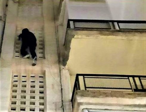 Burglar shows off 'Spiderman' skills in clambering down a wall of a robbed apartment block in Costa Blanca area of Spain