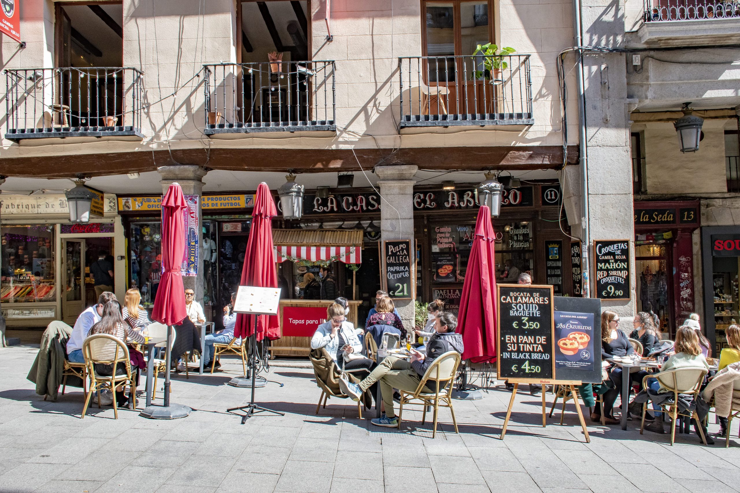 Madrid Recupera La Actividad De Sus Bares