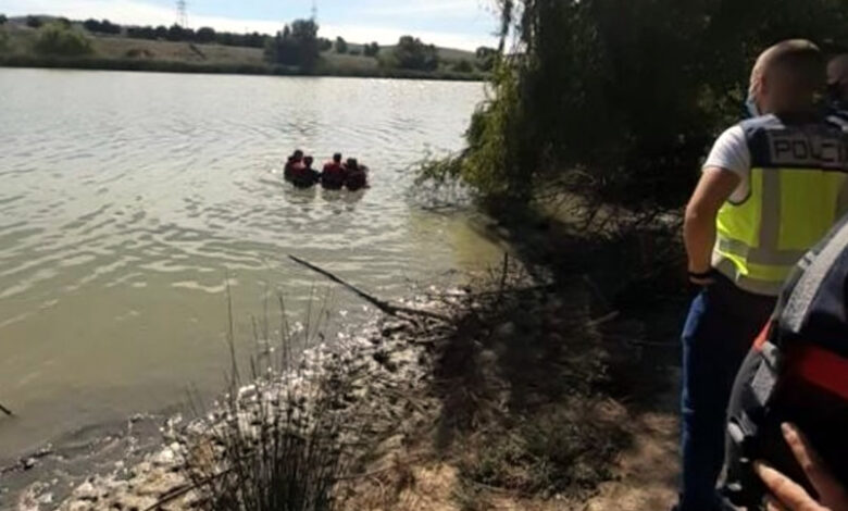 Image Of Firefighters Recovering Body Credit Cordoba Bomberos