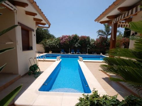 5 bedroom Villa for sale in Camarles with pool - € 690