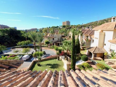 2 bedroom Apartment for sale in Marbella with pool - € 320