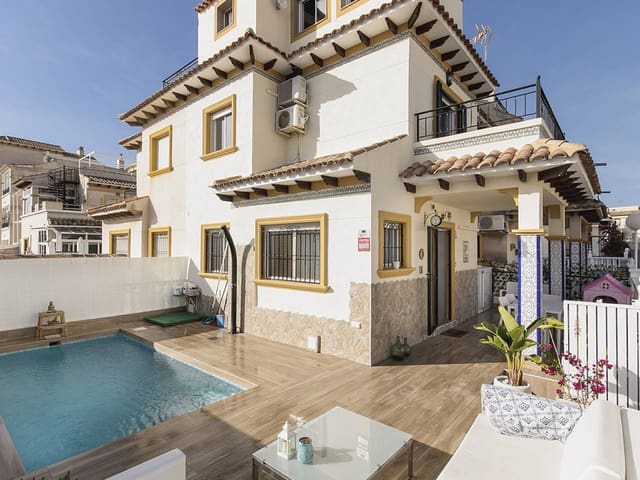 2 bedroom Townhouse for sale in Punta Prima with pool - € 215