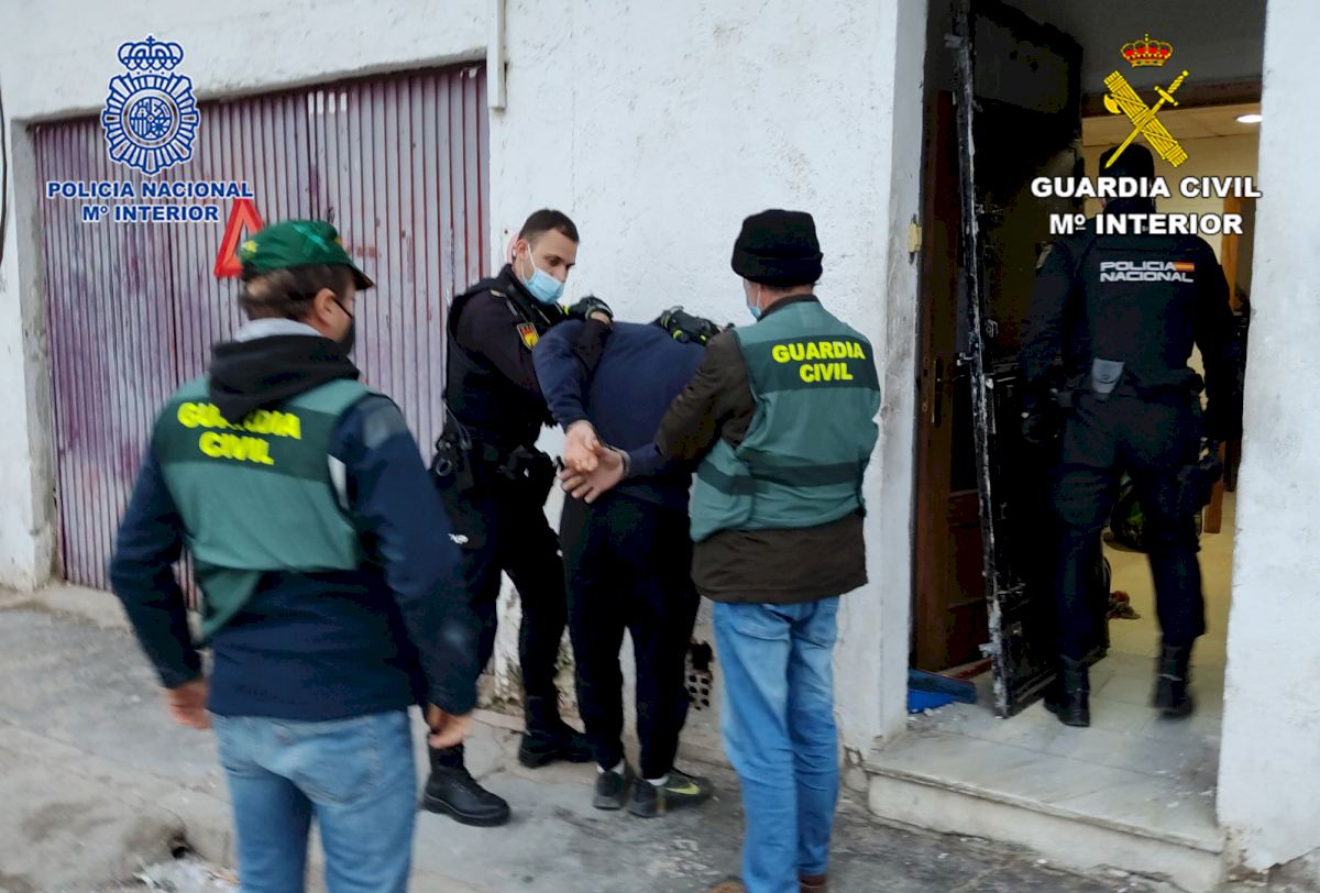 Tobacco Shop Robbers Used Cars As Battering Rams During Major Crime Spree In Spain's Murcia