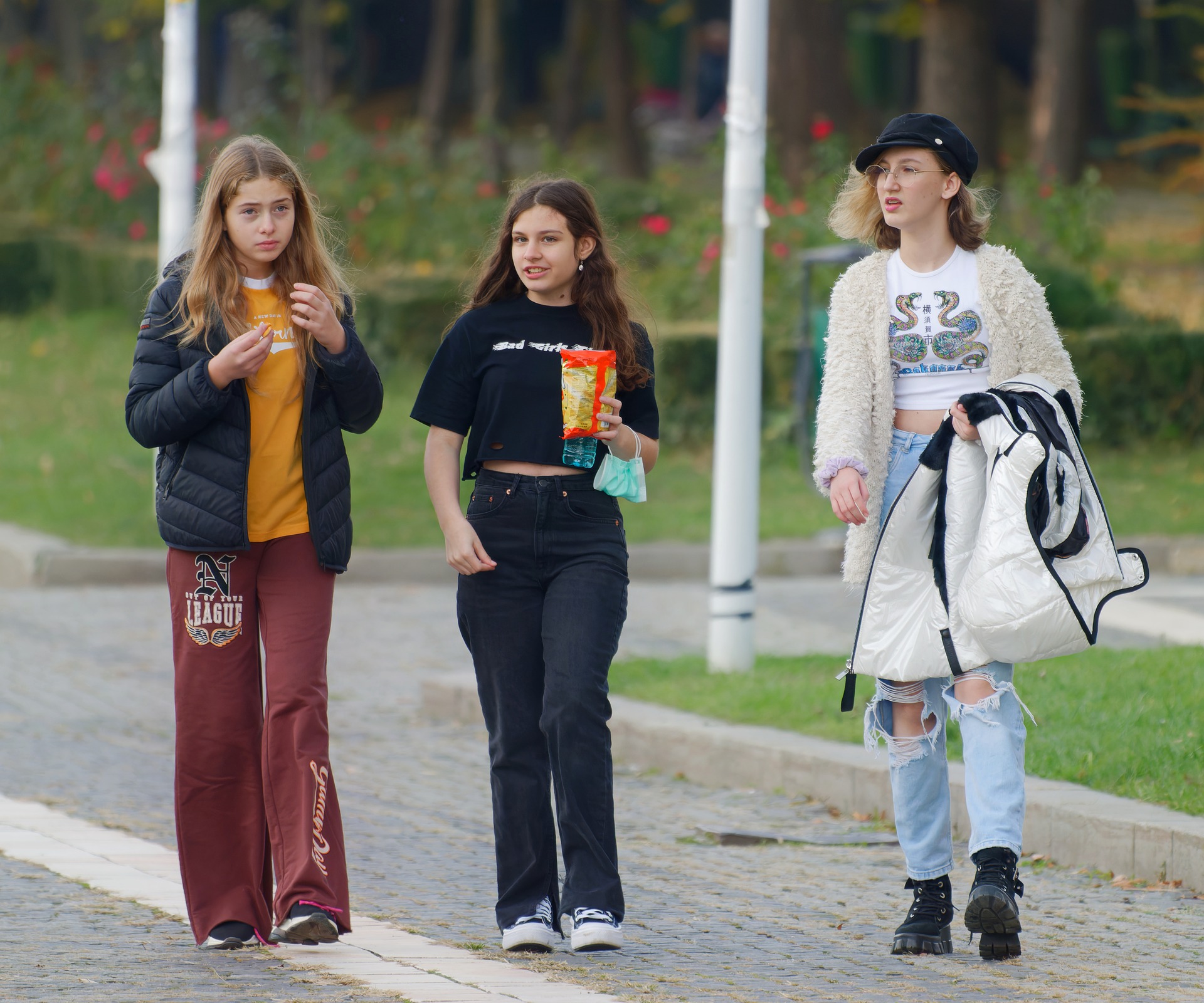 Teens without face masks