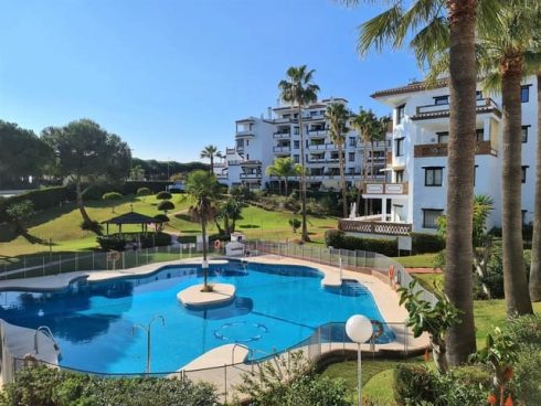 2 bedroom Apartment for sale in Calahonda - € 185