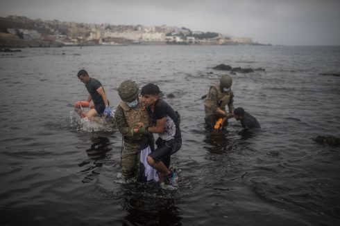 Continua Le Llegada De Inmigrantes A Nado Desde Marruecos A La Playa Del Tarajal Aunque Se Han Reducido Los Intentos