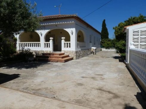 3 bedroom Villa for sale in Oliva - € 168