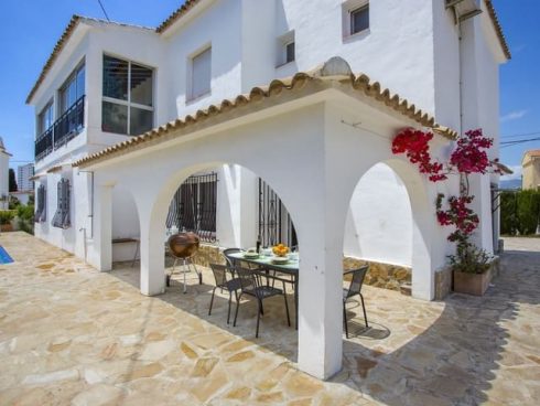 6 bedroom Villa for sale in Calpe / Calp - € 430