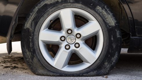 Benidorm police issue important warning about tyre puncture trick after victim is robbed of €4,800