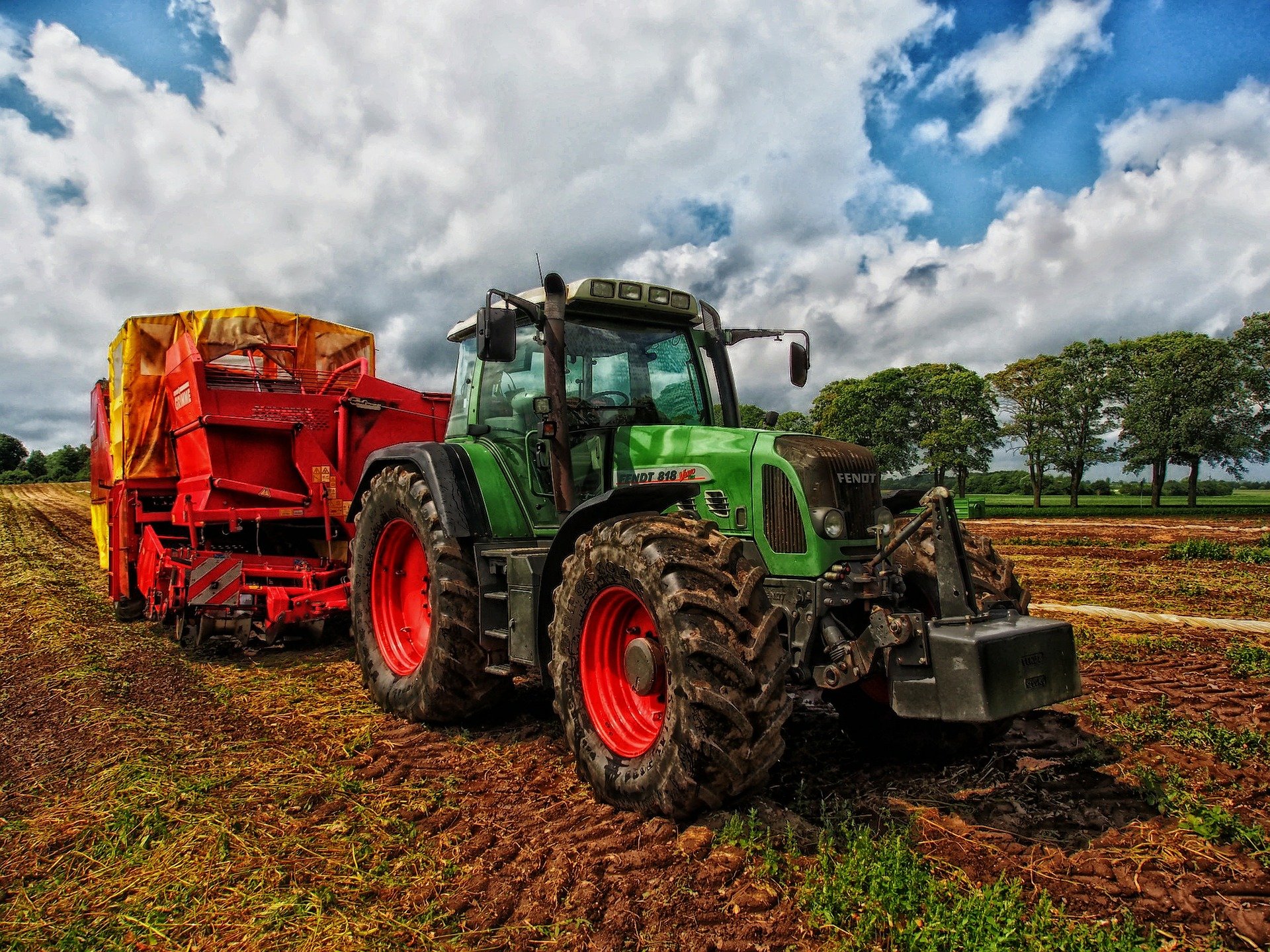 Tragic accident sees farmer killed by own tractor whilst ploughing in Spain’s Toledo