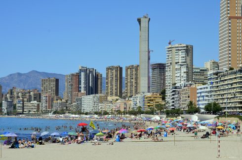 Benidorm police use famous Shakespeare line to discourage Brit tourists from buying drinks from illegal beach sellers