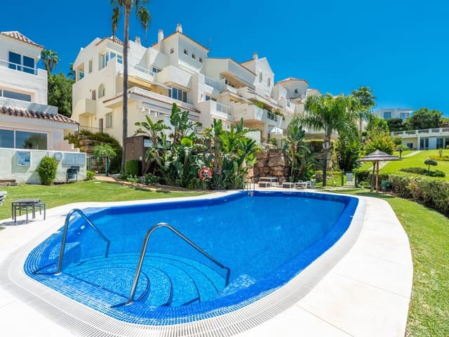 3 bedroom Penthouse for sale in Benahavis with pool garage - € 365