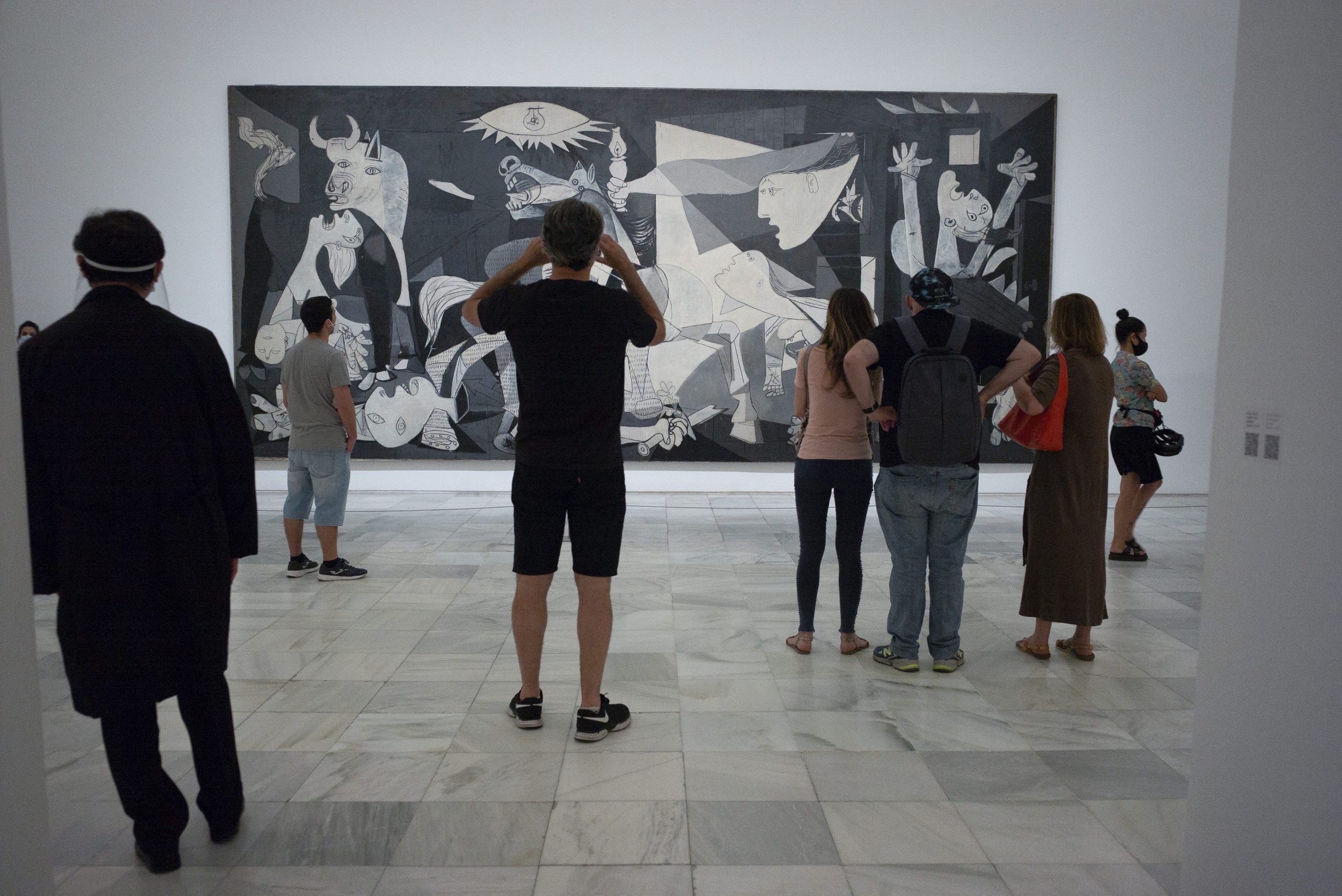 Reabre El Museo Reina Sofia En Madrid