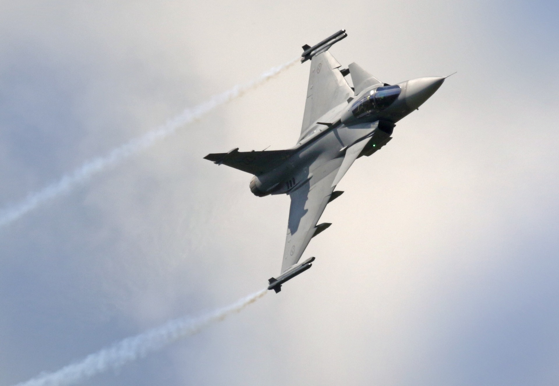 SONIC BOOM: Fighter Jets show off military manoeuvres over Spain’s Costa del Sol this week