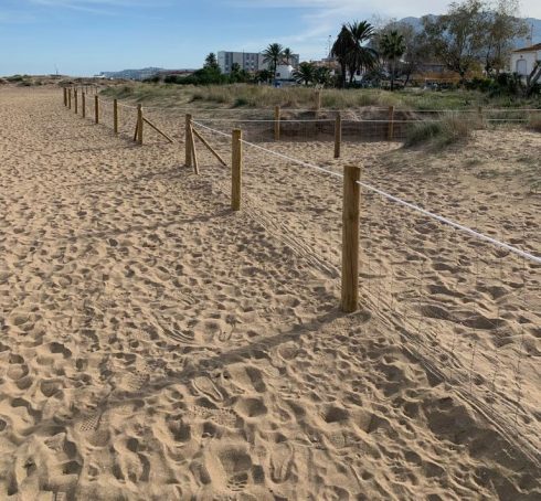 Costa Blanca Resort In Spain Erects Fence To Protect Nesting Birds In Sand Dunes