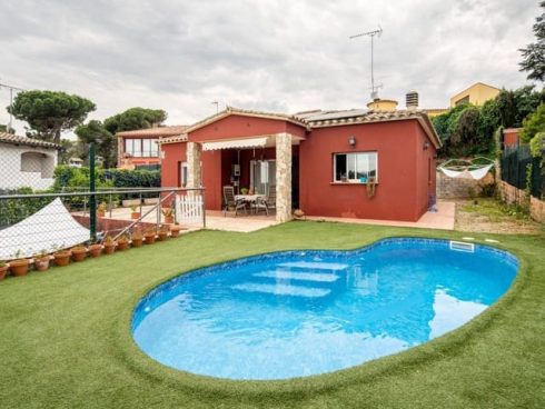 3 bedroom Villa for sale in Calonge i Sant Antoni with pool garage - € 285