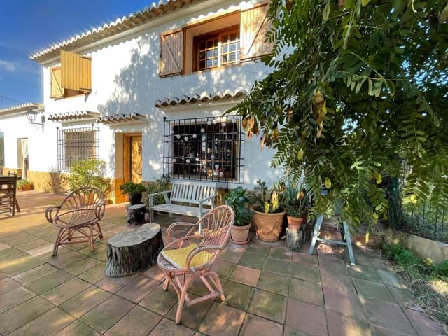 3 bedroom Villa for sale in Benaguasil with pool - € 142