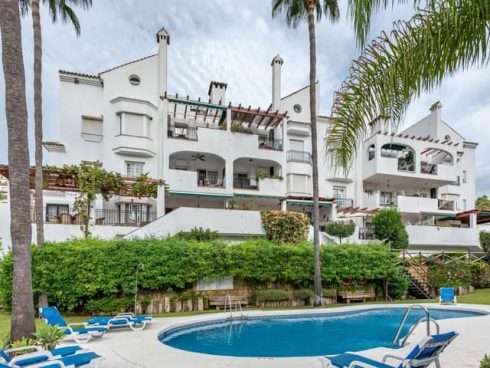 3 bedroom Penthouse for sale in Benahavis with pool garage - € 525