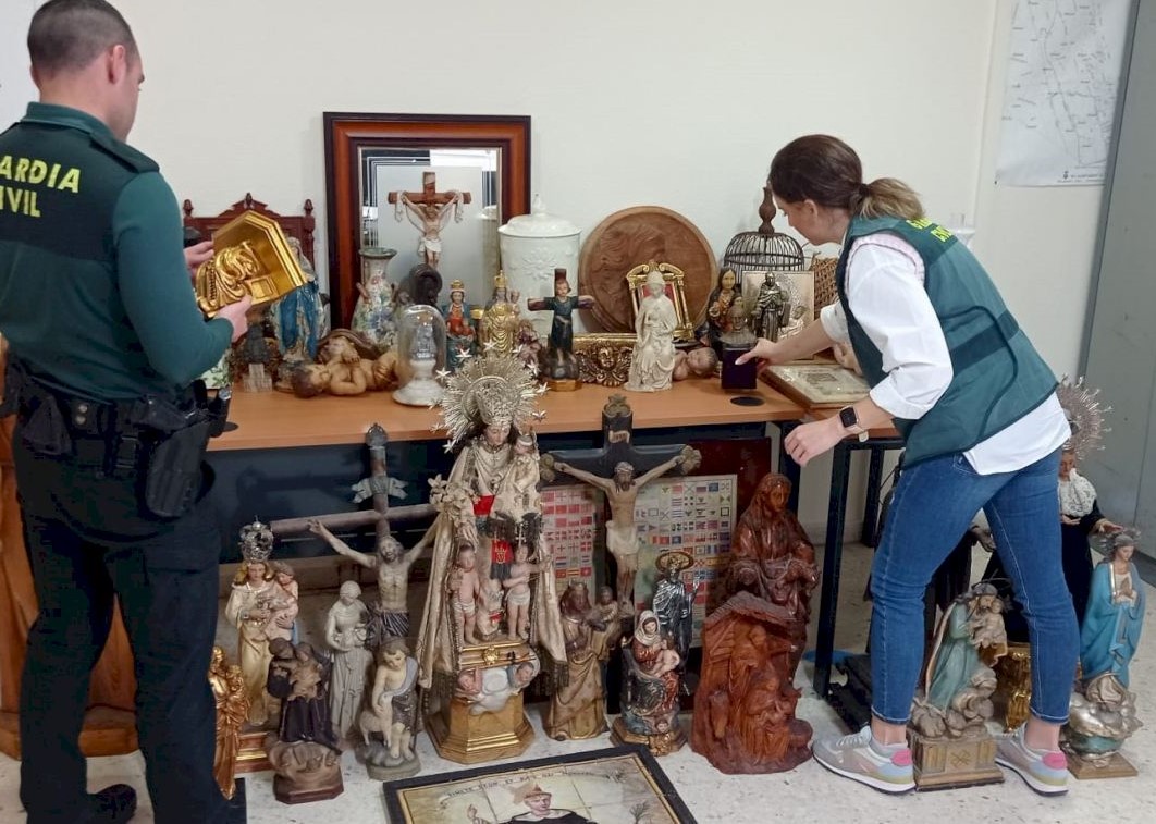 Police Recover Religious Artefacts Worth Over €200,000 Stolen From Priest's House In Spain's Valencia