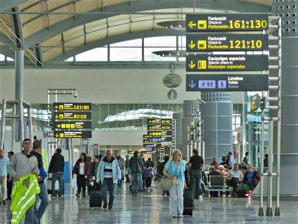 This airport in Spain loses the most luggage in EUROPE, new study ...