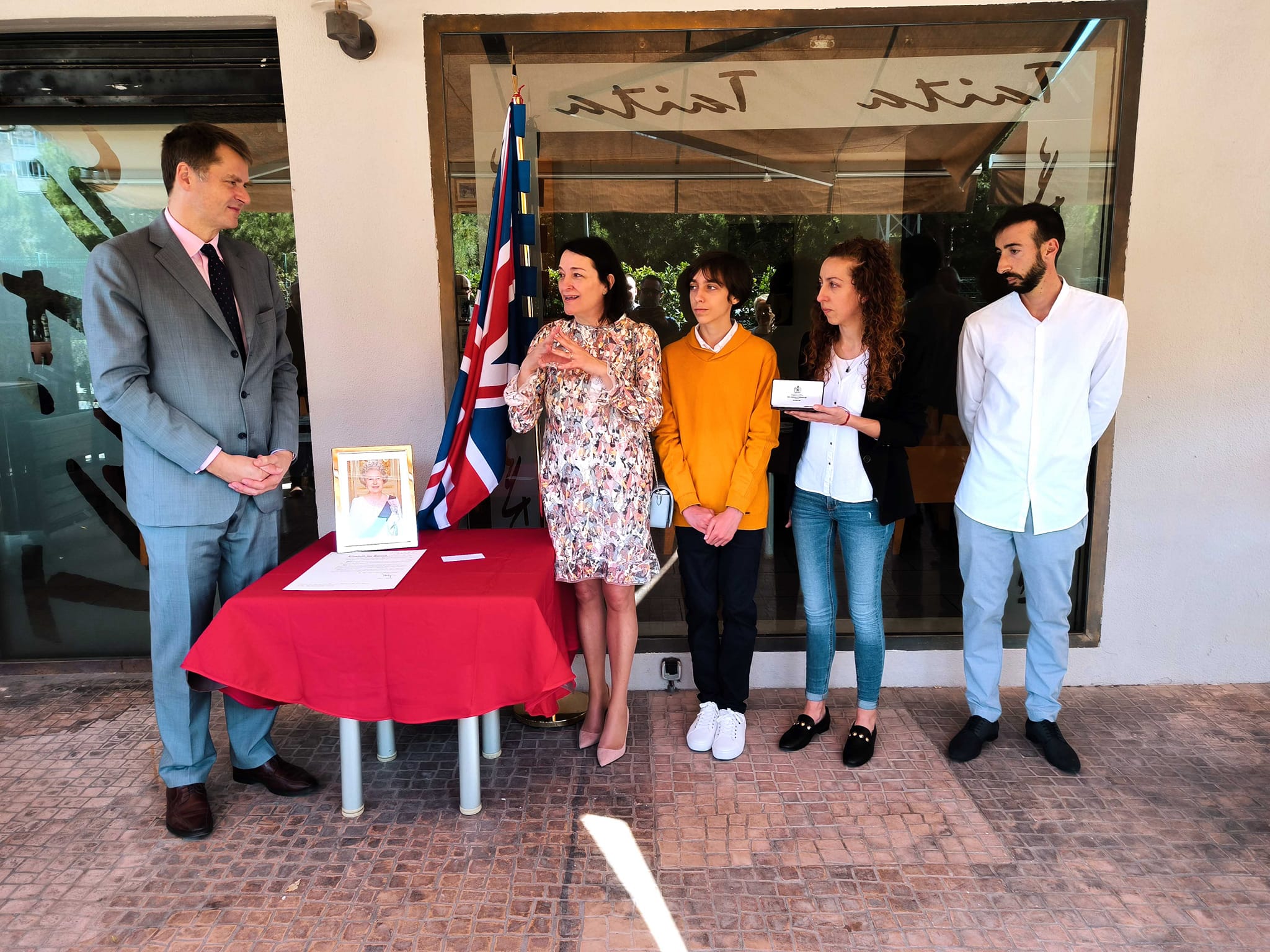 Uk Ambassador To Spain Presents Honorary Mbe To Family Of Late Benidorm Mayor, Agustin Navarro