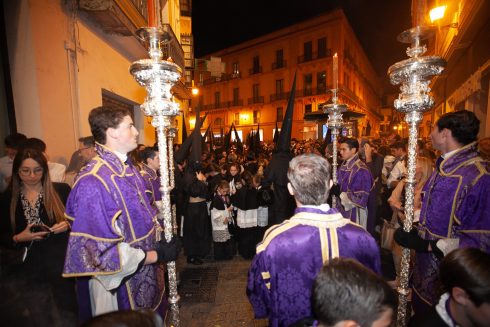 Las Distintas Hermandades Participan En Las Procesiones De Semana Santa Del Martes En Sevilla