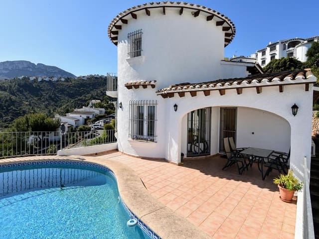 3 bedroom Villa for sale in Denia with pool - € 275