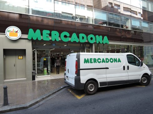 Spain's top supermarket Mercadona announces €150m in food price cuts including olive oil