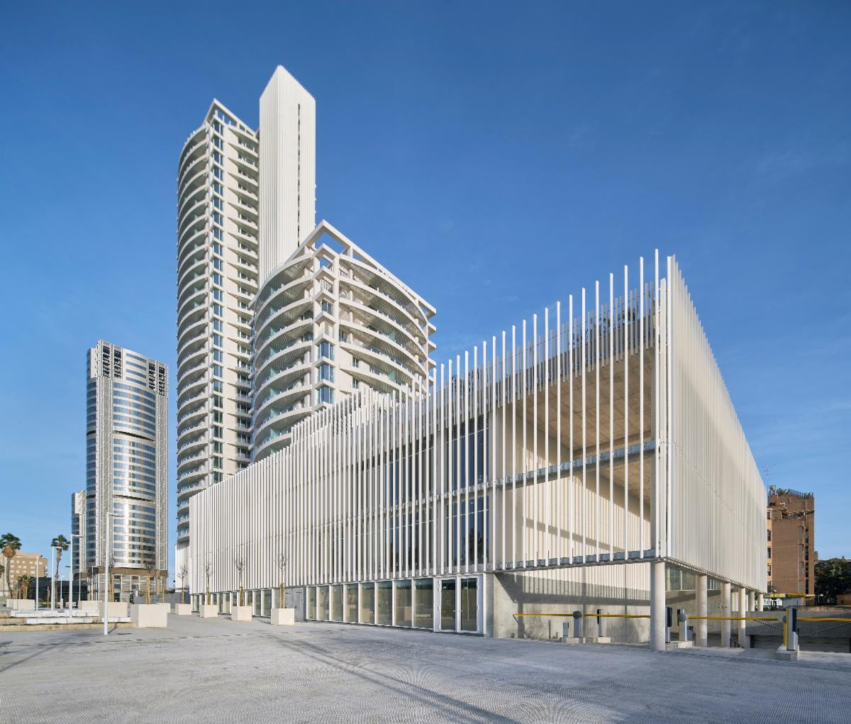 skyscraper-designed-by-ricardo-bofill-becomes-tallest-residential