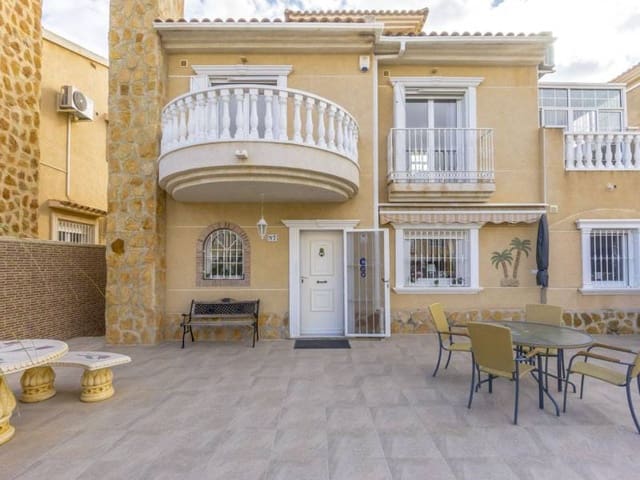 3 bedroom Townhouse for sale in Torrevieja with pool - € 279