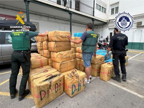 Police Seize Thousands Of Kilos Of Drugs Unloaded On Costa Blanca Beach In Spain
