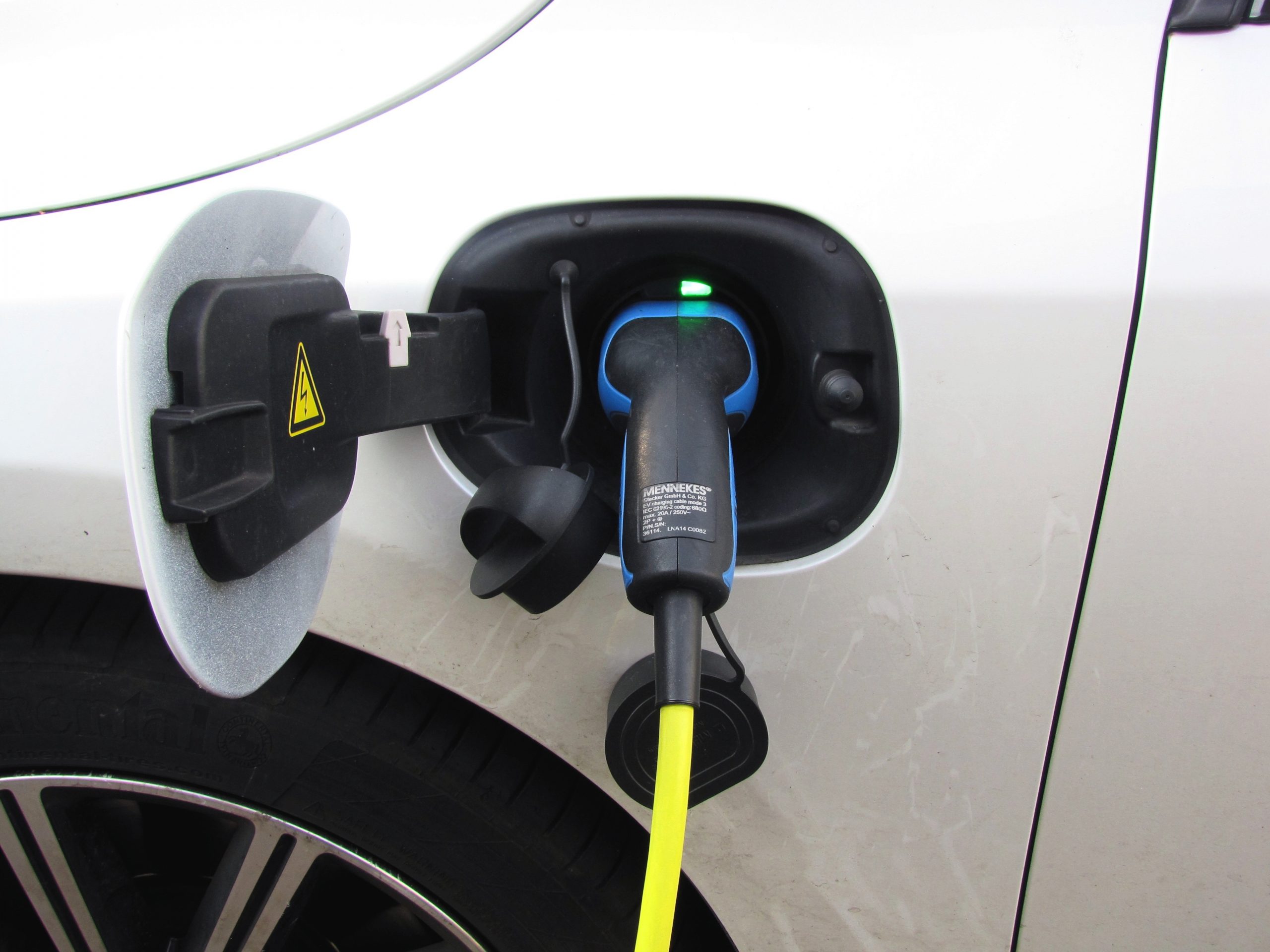 Electric vehicle sales rose by 49% in Spain in 2023 but continue to lag way behind European average