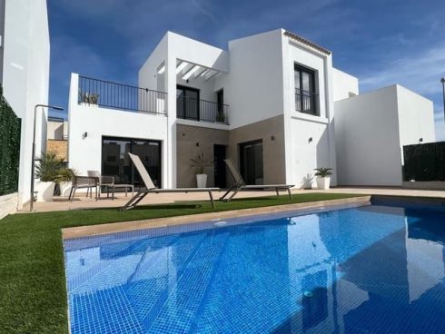 4 bedroom Villa for sale in Ciudad Quesada with pool - € 369