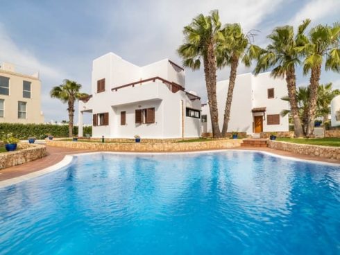 5 bedroom Villa for sale in Cala Egos with pool - € 575